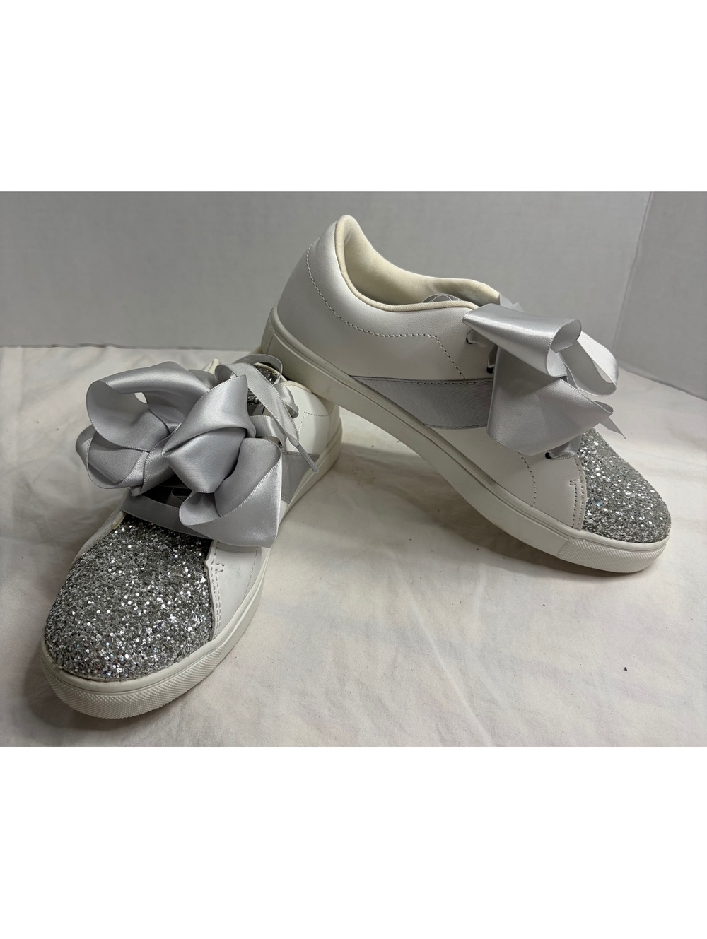 JoJo Siwa Girls Size 3 Silver Glitter Bow Sneakers White Sparkle Shoes